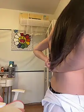 jiajia L online show from December 4, 6:45 am