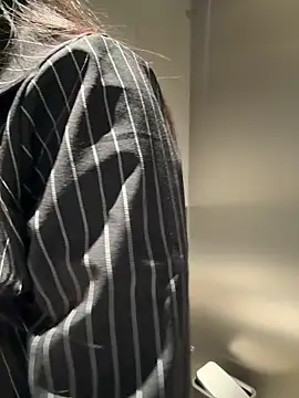 jiajia L online show from March 23, 9:20 am