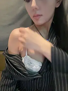 jiajia L online show from March 27, 9:43 am