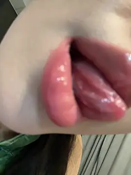 jiajia L online show from March 29, 11:23 am