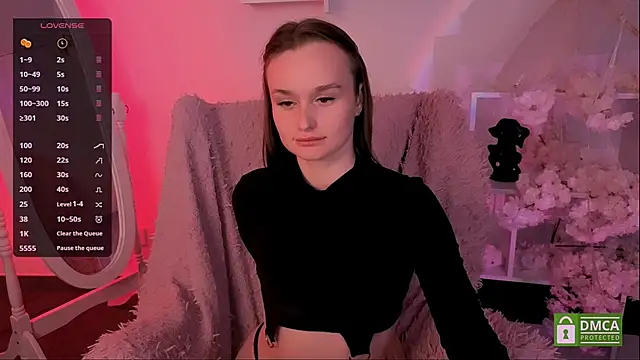 Lara Vest online show from September 28, 8:05 pm