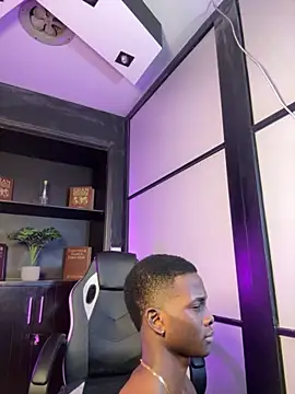 Snapshot of Brycce_santos chatting on November 5, 4:54 pm Brycce santos online show from November 5, 4:54 pm