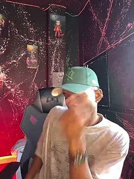 Snapshot of Brycce_santos chatting on June 10, 1:23 pm Brycce santos online show from June 10, 1:23 pm