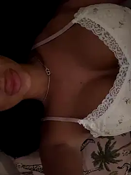 Snapshot of AriannaIsabellax chatting on November 4, 9:29 pm AriannaIsabellax online show from November 4, 9:29 pm