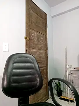 indiazinhabella27 online show from November 17, 1:31 am