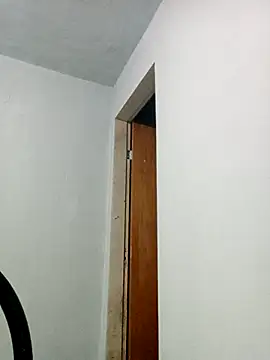 indiazinhabella27 online show from November 1, 5:36 am