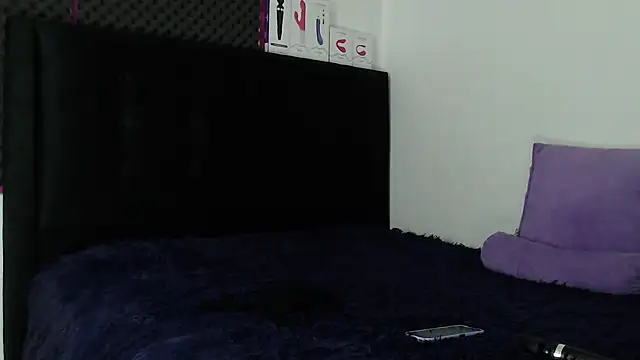 karlamoon23 online show from November 5, 9:40 pm