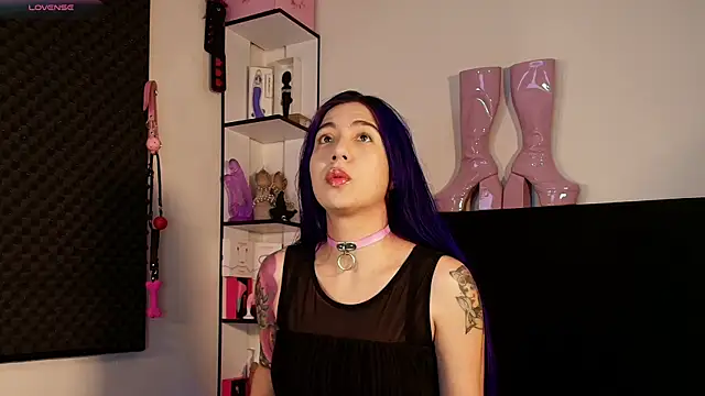 karlamoon23 online show from May 3, 7:50 pm