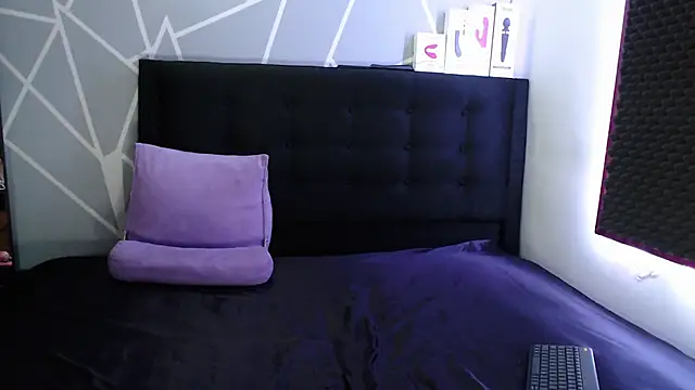 Snapshot of karlamoon23 chatting on September 28, 8:38 pm karlamoon23 online show from September 28, 8:38 pm