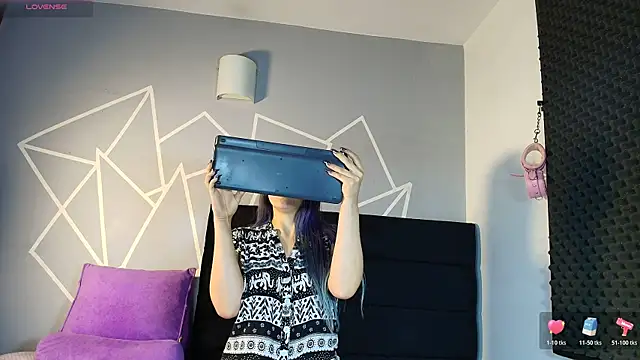 karlamoon23 online show from March 27, 7:37 pm