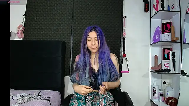 karlamoon23 online show from March 16, 8:33 pm