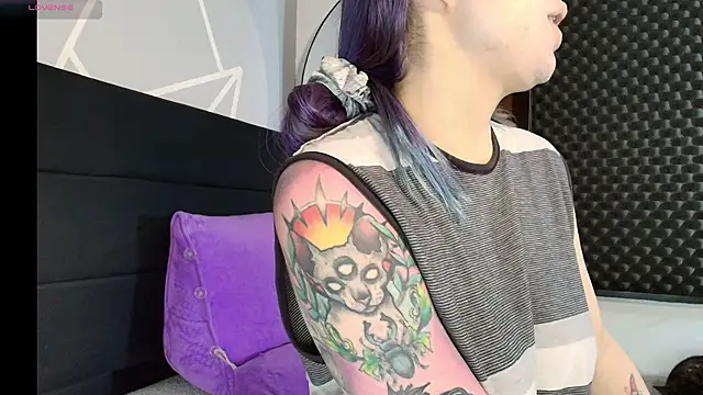 karlamoon23 online show from February 28, 8:52 pm