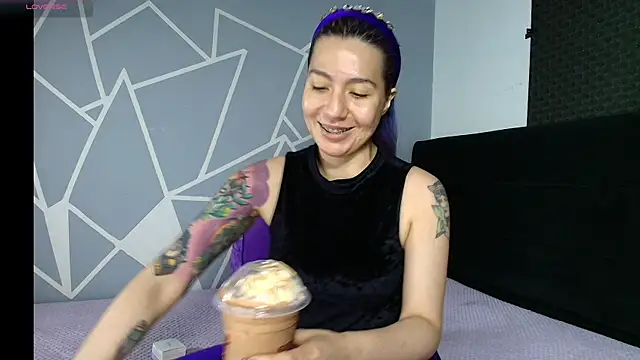 karlamoon23 online show from March 12, 10:03 pm