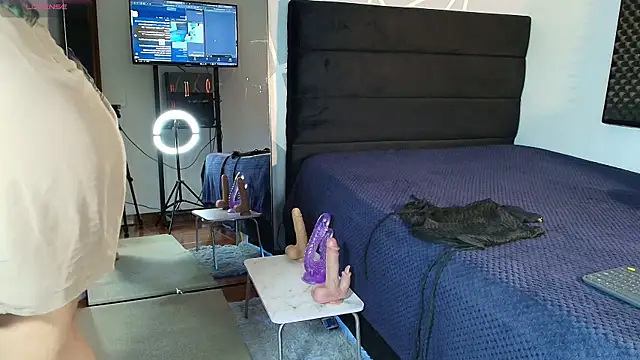 karlamoon23 online show from April 2, 8:26 pm