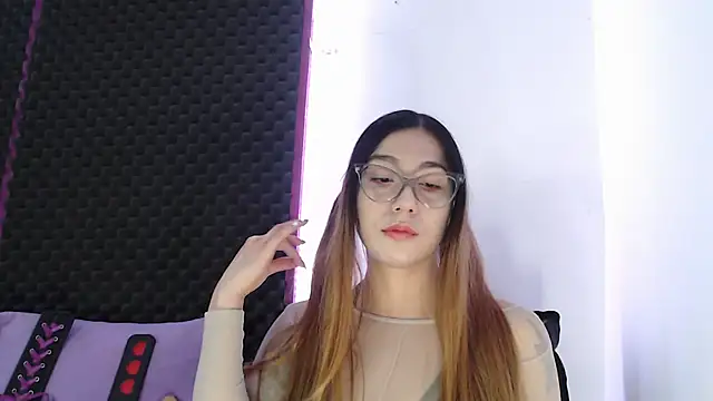 Snapshot of karlamoon23 chatting on October 16, 11:35 pm karlamoon23 online show from October 16, 11:35 pm