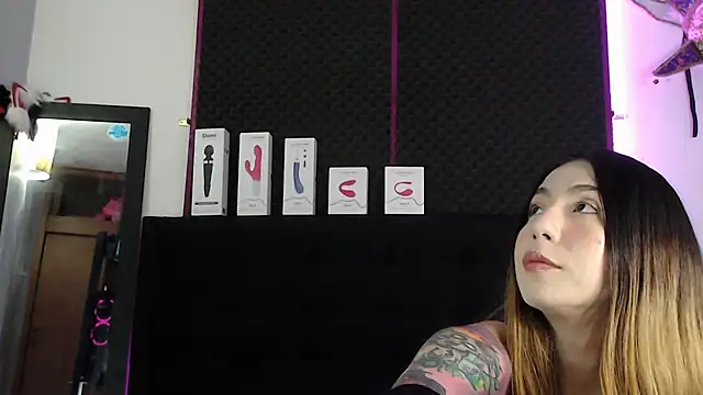 karlamoon23 online show from December 14, 9:20 pm