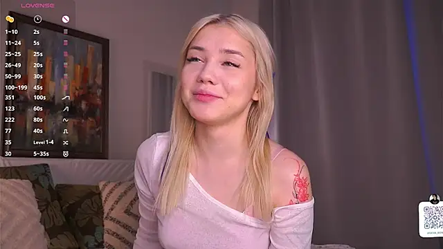 Snapshot of LilianBenskin chatting on December 15, 5:46 am LilianBenskin online show from December 15, 5:46 am