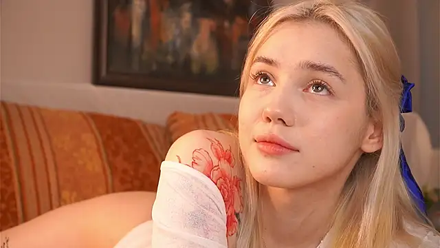 LilianBenskin online show from November 25, 6:03 am