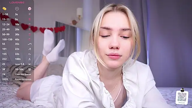 Snapshot of LilianBenskin chatting on February 26, 6:46 am LilianBenskin online show from February 26, 6:46 am