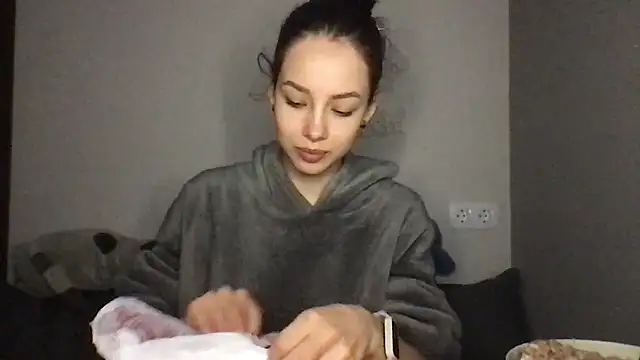 Yuna5343 online show from January 10, 8:48 pm