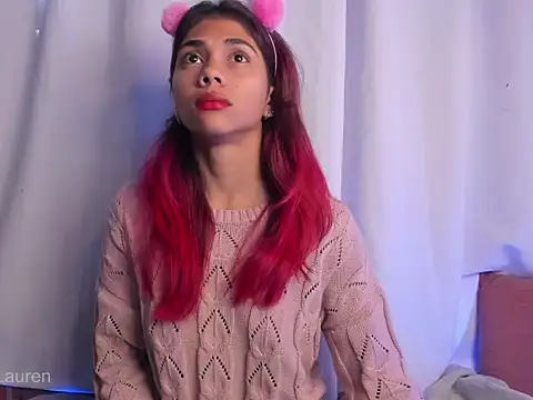 Snapshot of Laurenn_2 chatting on October 16, 5:21 pm Laurenn 2 online show from October 16, 5:21 pm