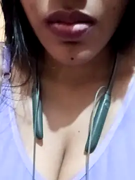 kaviyaponnu0987 online show from November 6, 9:02 am