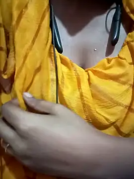 kaviyaponnu0987 online show from March 29, 7:26 pm