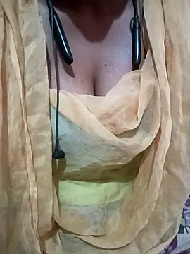 kaviyaponnu0987 online show from April 14, 1:38 pm