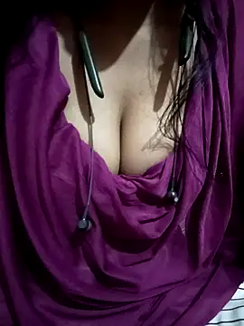 kaviyaponnu0987 online show from February 1, 2:04 pm