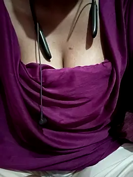 kaviyaponnu0987 online show from March 26, 7:56 pm