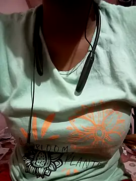 kaviyaponnu0987 online show from March 28, 7:59 pm