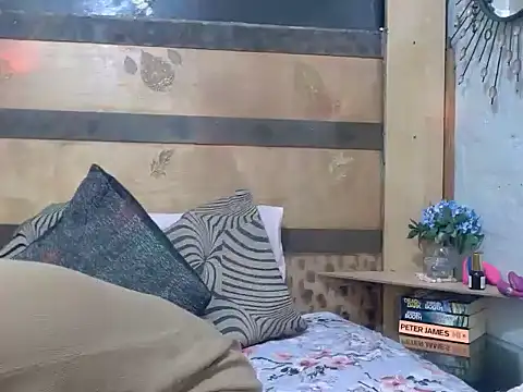 Juicy Candy-Reloaded online show from December 15, 8:25 pm