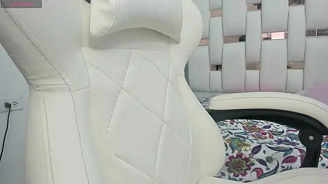 Snapshot of Katalina_red chatting on September 18, 7:39 pm Katalina red online show from September 18, 7:39 pm