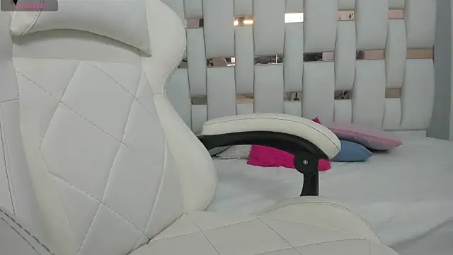 Snapshot of Katalina_red chatting on September 13, 7:25 pm Katalina red online show from September 13, 7:25 pm