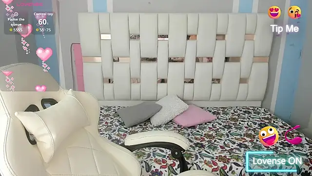 Snapshot of Katalina_red chatting on October 10, 7:04 pm Katalina red online show from October 10, 7:04 pm