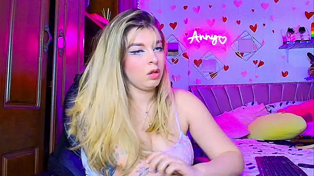 Snapshot of Anny_Hurtado chatting on December 15, 5:57 am Anny Hurtado online show from December 15, 5:57 am