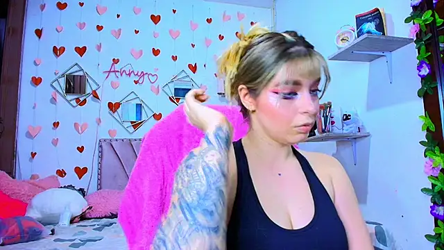 Snapshot of Anny_Hurtado chatting on October 24, 7:07 am Anny Hurtado online show from October 24, 7:07 am