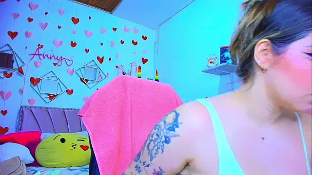 Snapshot of Anny_Hurtado chatting on October 2, 8:29 am Anny Hurtado online show from October 2, 8:29 am