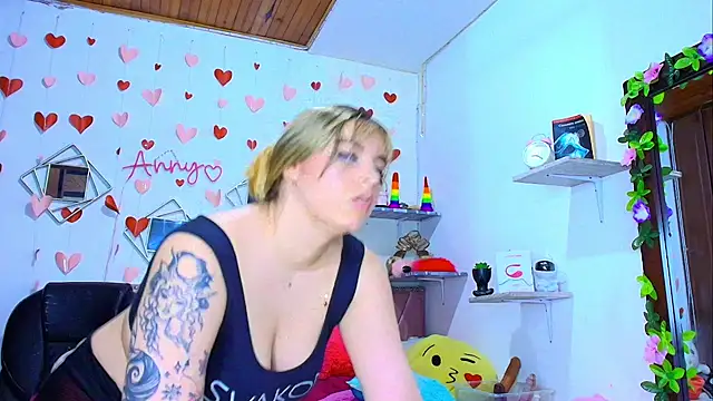 Snapshot of Anny_Hurtado chatting on November 26, 5:29 am Anny Hurtado online show from November 26, 5:29 am