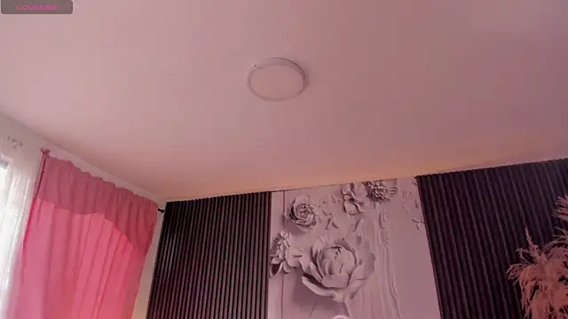 ShaniaDaniels online show from April 4, 9:43 pm