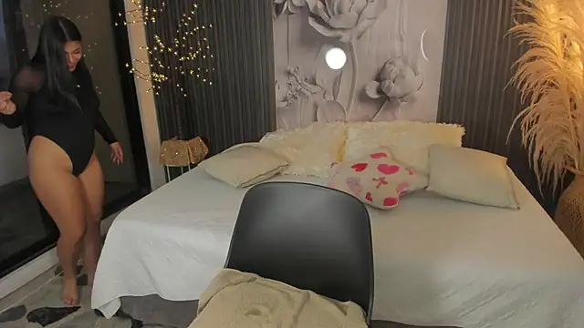 ShaniaDaniels online show from February 1, 10:41 pm