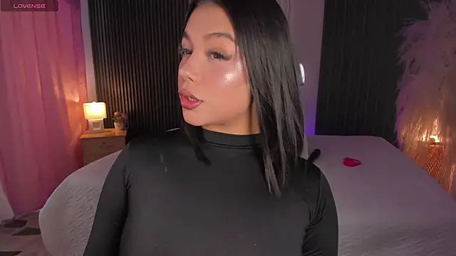 ShaniaDaniels online show from April 7, 9:49 pm