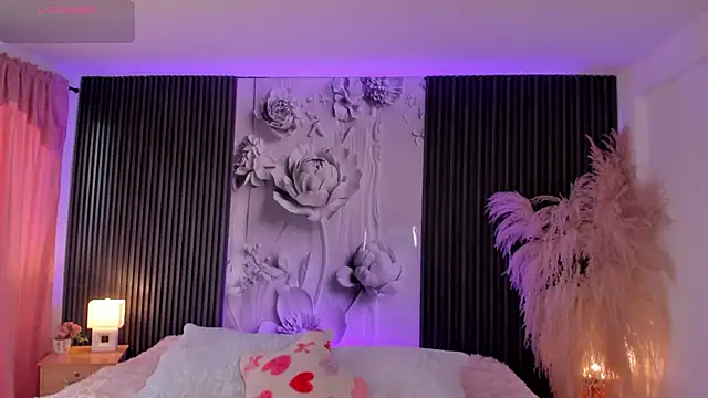 ShaniaDaniels online show from April 15, 8:31 pm