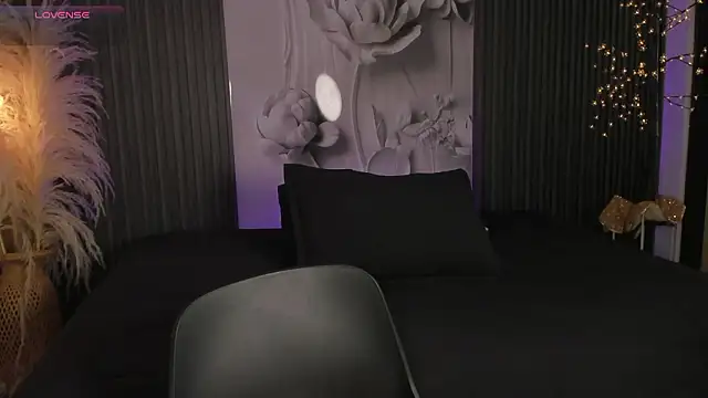 ShaniaDaniels online show from February 28, 9:47 pm