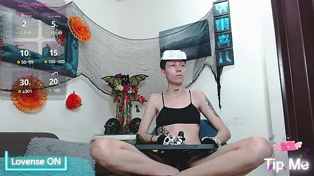 LiamBrown09 online show from October 30, 7:44 pm