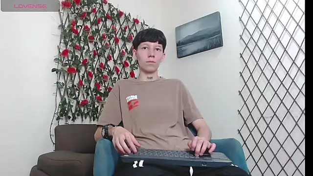 LiamBrown09 online show from May 9, 7:28 pm