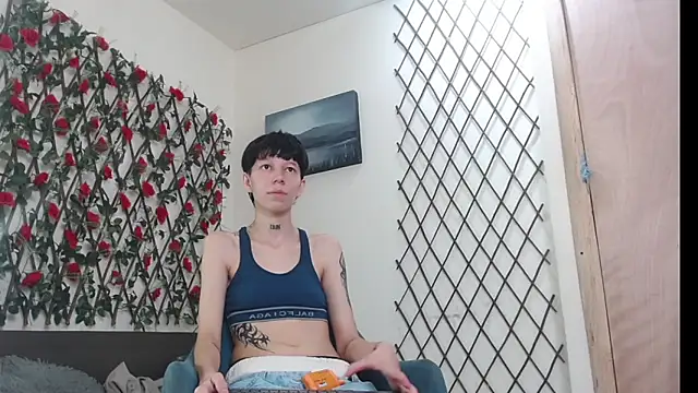 LiamBrown09 online show from May 22, 7:56 pm