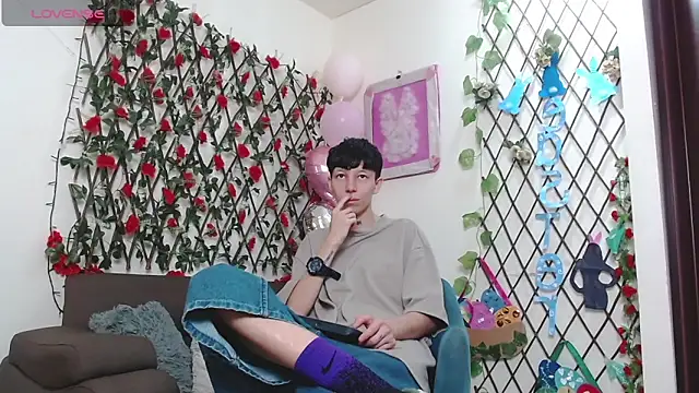 LiamBrown09 online show from March 27, 7:15 pm