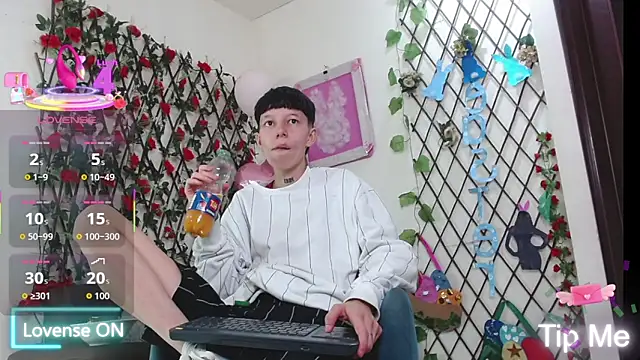 LiamBrown09 online show from April 15, 7:18 pm