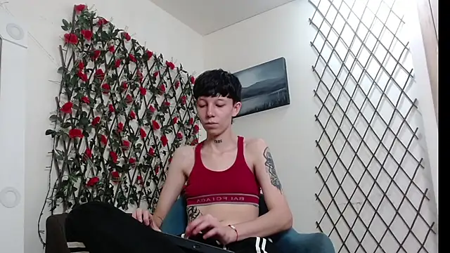 LiamBrown09 online show from May 16, 7:35 pm
